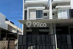 Rumah Strategis Modern Lb 115m2 di Tenggilis Mejoyo, Surabaya Rumah Strategis Modern Lb 115m2 di Tenggilis Mejoyo, Surabaya
