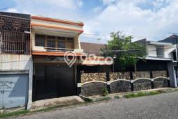 Dijual Hunian Rumah Terawat 4 Kamar di Dukuh Kupang, Surabaya Dijual Hunian Rumah Terawat 4 Kamar di Dukuh Kupang, Surabaya