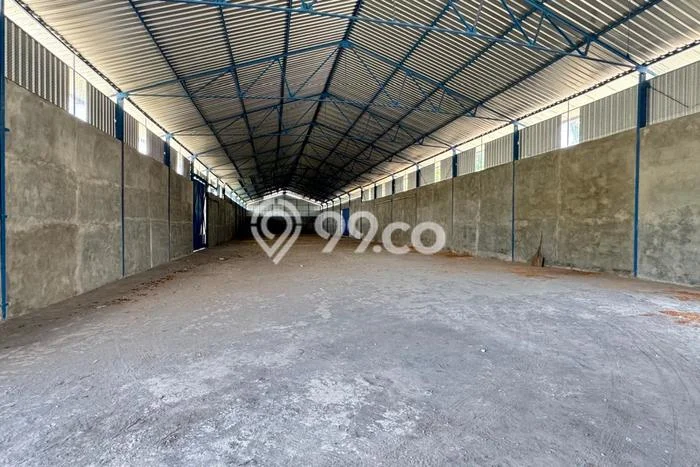 Unit Gudang Paling Strategis di Kraton Pasuruan dengan LB 950m2 Unit Gudang Paling Strategis di Kraton Pasuruan dengan LB 950m2