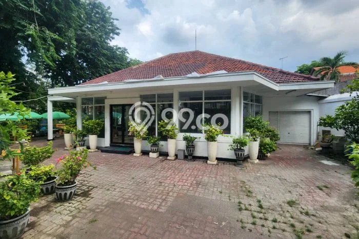 Rumah Mewah Siap Huni LT 881m2 di Genteng, Surabaya Rumah Mewah Siap Huni LT 881m2 di Genteng, Surabaya