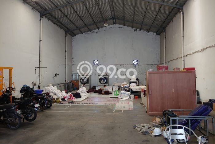 Gudang Area Strategis di Gedangan, Luas 408m2m², Ramai Gudang Area Strategis di Gedangan, Luas 408m2m², Ramai