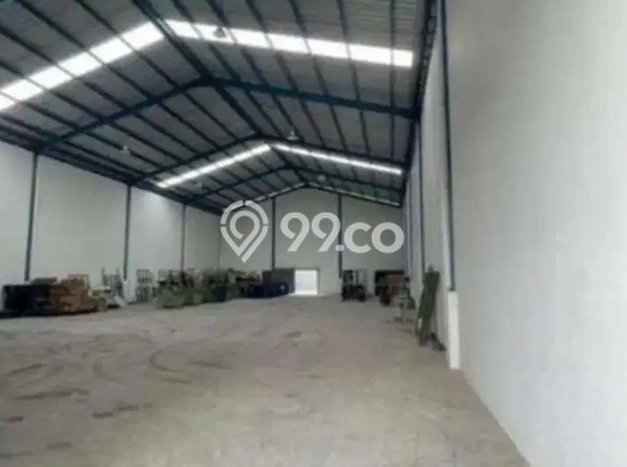 LOKASI PREMIUM! Gudang Kawasan Krian, Luas 700m2m², Area Komersial LOKASI PREMIUM! Gudang Kawasan Krian, Luas 700m2m², Area Komersial