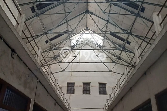 Unit Gudang Disewakan di Pabean Cantikan di Area Ramai & Strategis Unit Gudang Disewakan di Pabean Cantikan di Area Ramai & Strategis