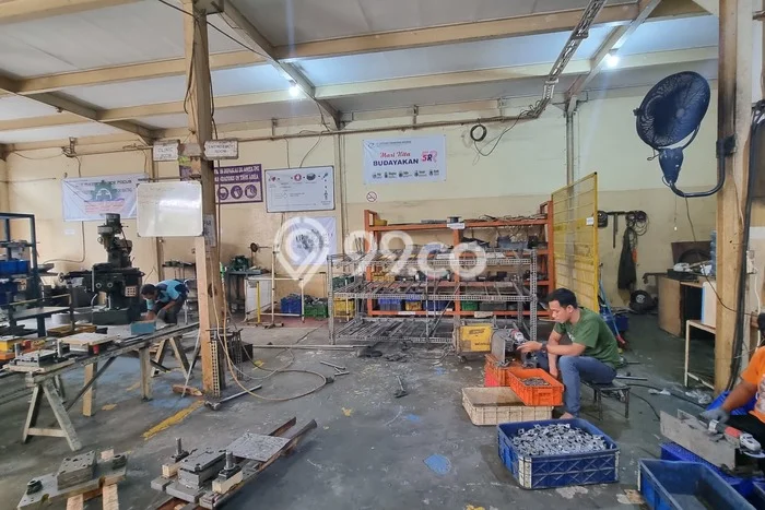 Area Ramai! Pabrik Dijual di Mustikajaya untuk Bisnis Luas Bangunan 600m2 Area Ramai! Pabrik Dijual di Mustikajaya untuk Bisnis Luas Bangunan 600m2