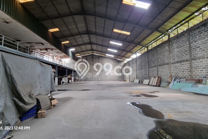 Jual Gudang Area Komersial di Jababeka, Luas 2000m², Jalan Raya Jual Gudang Area Komersial di Jababeka, Luas 2000m², Jalan Raya