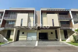 Rumah dengan Lokasi Strategis 4 KT di Summarecon Bekasi, Bekasi Rumah dengan Lokasi Strategis 4 KT di Summarecon Bekasi, Bekasi