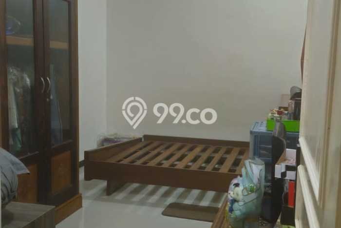 Rumah Strategis Modern Lb 224m2 di Rungkut, Surabaya Rumah Strategis Modern Lb 224m2 di Rungkut, Surabaya