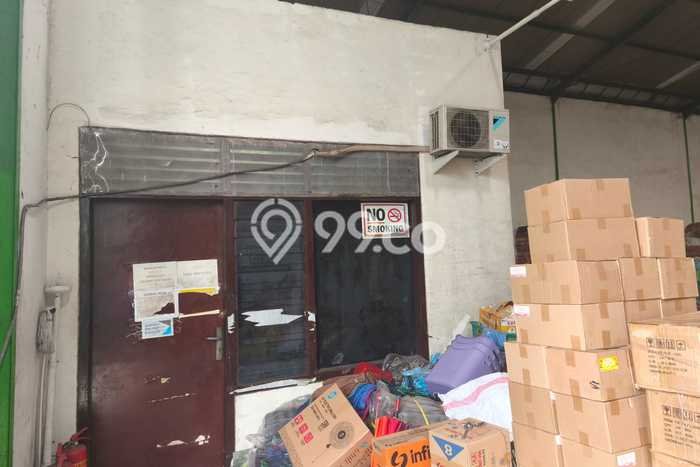 FOR RENT! Gudang di Margomulyo Cocok untuk Bisnis 700m2 FOR RENT! Gudang di Margomulyo Cocok untuk Bisnis 700m2