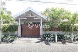 Rumah Luxury Modern Tanpa Renovasi di Manyar Surabaya Rumah Luxury Modern Tanpa Renovasi di Manyar Surabaya