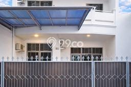 Rumah Modern 4 Kamar LT 90m2 di Tanjung Duren Rumah Modern 4 Kamar LT 90m2 di Tanjung Duren