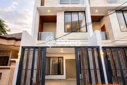 Jual Rumah Mewah Megah Dengan View Eksklusif di Jelambar, Jakarta Barat Jual Rumah Mewah Megah Dengan View Eksklusif di Jelambar, Jakarta Barat