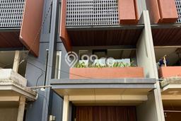 Dijual Rumah Mewah Megah Dengan View Eksklusif di Permata Buana, Jakarta Barat Dijual Rumah Mewah Megah Dengan View Eksklusif di Permata Buana, Jakarta Barat