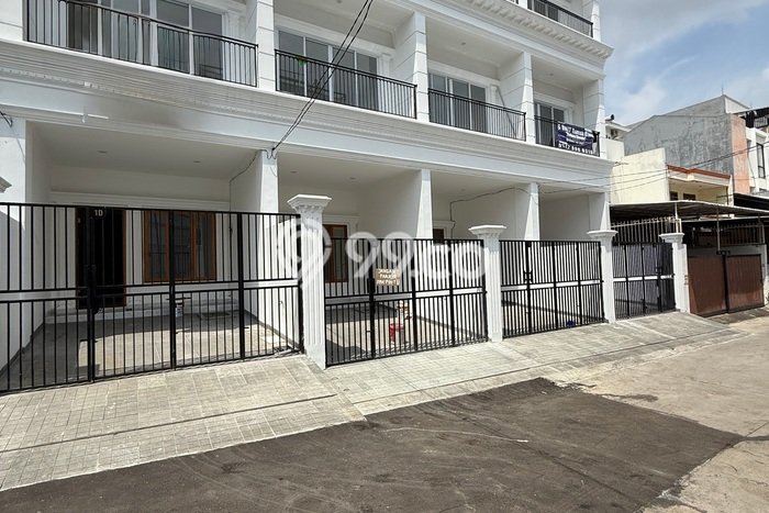 Rumah sewa siap huni 4 KT di Tanjung Duren, Jakarta Barat Rumah sewa siap huni 4 KT di Tanjung Duren, Jakarta Barat