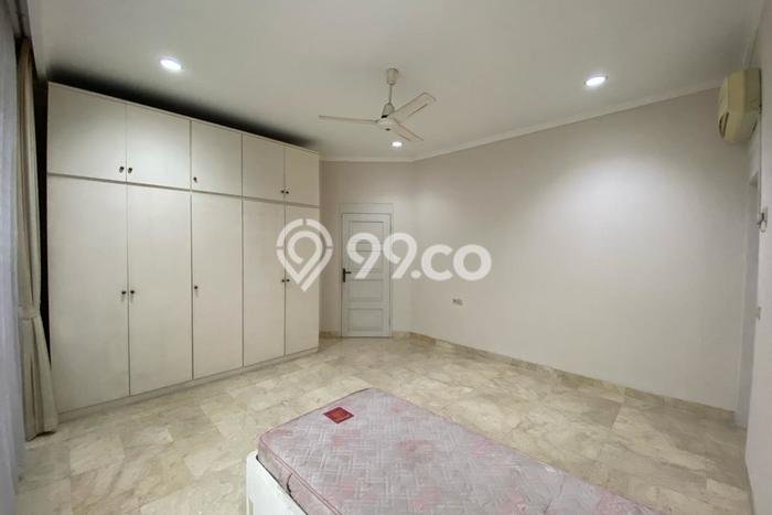 Disewakan! Rumah 5 Kamar Tidur &
5 Kamar Mandi di Permata Hijau, Jakarta Selatan Disewakan! Rumah 5 Kamar Tidur &
5 Kamar Mandi di Permata Hijau, Jakarta Selatan