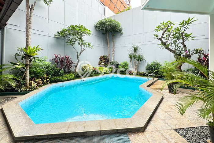 Disewakan Rumah Strategis di Pondok Indah LT 451m2 / LB 350m2 Siap Huni Disewakan Rumah Strategis di Pondok Indah LT 451m2 / LB 350m2 Siap Huni