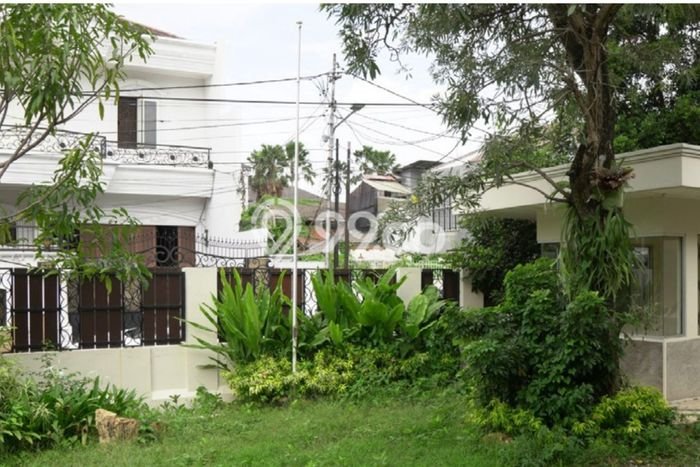 Siap Huni Rumah Mewah 6 Kamar di Menteng Dekat ke Mana Pun Siap Huni Rumah Mewah 6 Kamar di Menteng Dekat ke Mana Pun