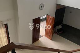 Rumah Elit Modern Tanpa Renovasi di Joglo Jakarta Barat Rumah Elit Modern Tanpa Renovasi di Joglo Jakarta Barat