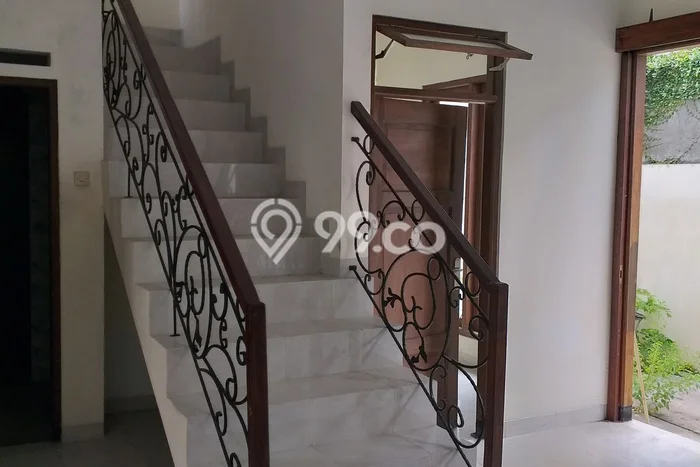 For Sale Rumah 4 Kamar Lokasi Strategis Bagus dan Strategis di Sleman For Sale Rumah 4 Kamar Lokasi Strategis Bagus dan Strategis di Sleman