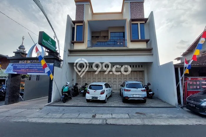 Ruko Dijual di Depok Sleman dengan Luas Bangunan 180m2 Ruko Dijual di Depok Sleman dengan Luas Bangunan 180m2