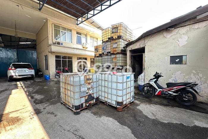 Lokasi Strategis! Dijual Gudang Bisnis di Bojongloa Kaler, Bandung Kondisi Bagus Lokasi Strategis! Dijual Gudang Bisnis di Bojongloa Kaler, Bandung Kondisi Bagus