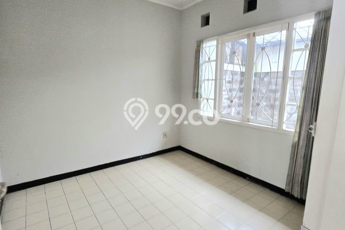 Rumah Luas Asri 2 KT Siap Pakai di Graha Raya Bintaro Tangerang Selatan Rumah Luas Asri 2 KT Siap Pakai di Graha Raya Bintaro Tangerang Selatan