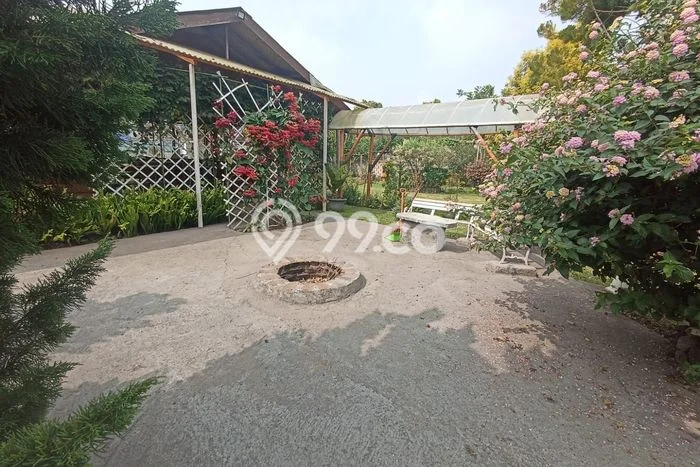 NEW LISTING! Rumah Strategis di , Luas 1552m2m² LB 100m2m² NEW LISTING! Rumah Strategis di , Luas 1552m2m² LB 100m2m²