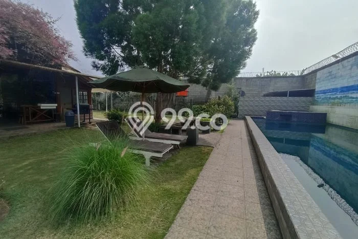 NEW LISTING! Rumah Strategis di , Luas 1552m2m² LB 100m2m² NEW LISTING! Rumah Strategis di , Luas 1552m2m² LB 100m2m²