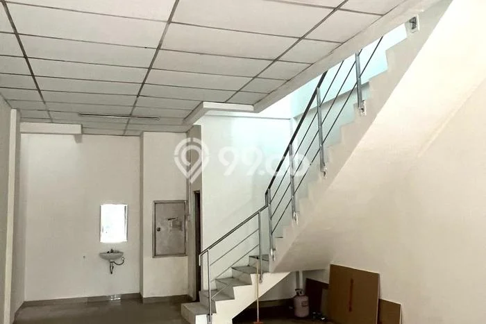 AREA KOMERSIAL! Ruko Disewakan di BSD, Luas 182m2m², Jalan Utama, Siap Operasi AREA KOMERSIAL! Ruko Disewakan di BSD, Luas 182m2m², Jalan Utama, Siap Operasi