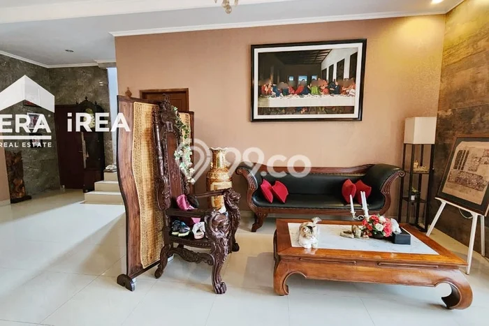 Jual Rumah Mewah Megah Dengan View Cantik di Solo Baru, Surakarta Jual Rumah Mewah Megah Dengan View Cantik di Solo Baru, Surakarta
