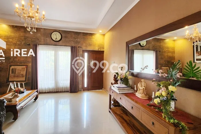 Jual Rumah Mewah Megah Dengan View Cantik di Solo Baru, Surakarta Jual Rumah Mewah Megah Dengan View Cantik di Solo Baru, Surakarta