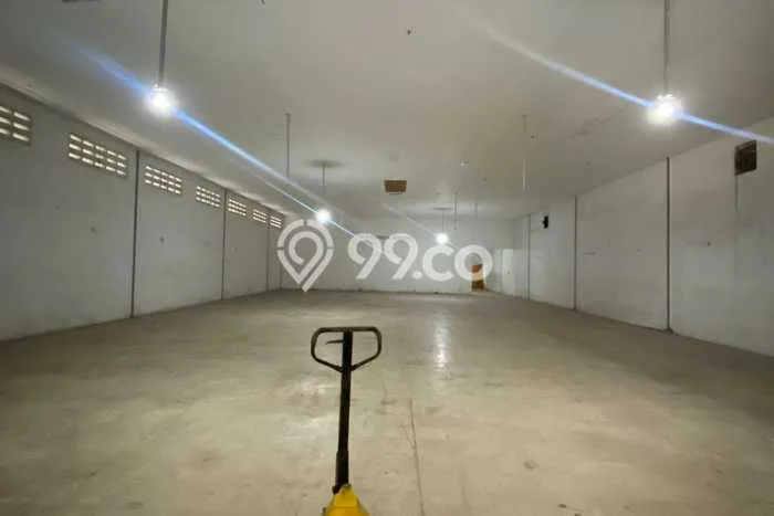 Unit Gudang Disewa Lokasi Kenjeran, Surabaya Spesifikasi Luas Bangunan 2000m2 Unit Gudang Disewa Lokasi Kenjeran, Surabaya Spesifikasi Luas Bangunan 2000m2