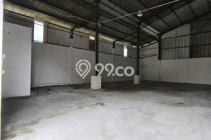 Gudang Disewa di Surabaya dengan LB 325m2 Area Komersial Ramai Gudang Disewa di Surabaya dengan LB 325m2 Area Komersial Ramai