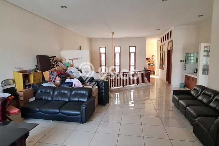 For Sale! Luxury House LT 190m2 Desain Modern di Taman Kopo Indah For Sale! Luxury House LT 190m2 Desain Modern di Taman Kopo Indah