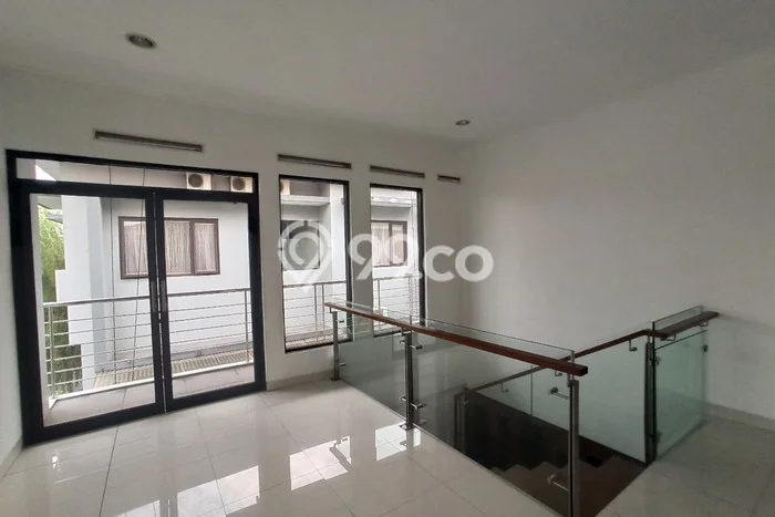 For Sale! Luxury House LT 195m2 Desain Modern di sudirman For Sale! Luxury House LT 195m2 Desain Modern di sudirman