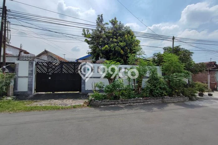 PROPERTI UNGGULAN! Rumah Strategis di , Luas 451m2m² Bangunan 250m2m² PROPERTI UNGGULAN! Rumah Strategis di , Luas 451m2m² Bangunan 250m2m²