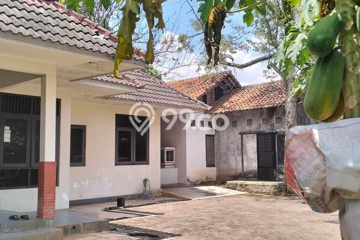 DIJUAL CEPAT! Rumah Premium area Banyumanik, Semarang, LT 871m2m² Bangunan 250m2m² BISA KPR! DIJUAL CEPAT! Rumah Premium area Banyumanik, Semarang, LT 871m2m² Bangunan 250m2m² BISA KPR!