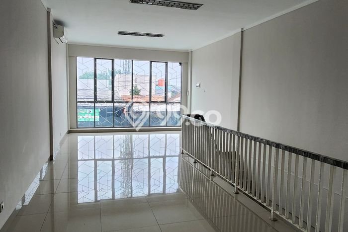 Ruko Dijual di Prime Area Tangerang Selatan Luas 95m2 Ruko Dijual di Prime Area Tangerang Selatan Luas 95m2