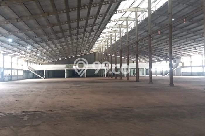 Disewakan Gudang di Kawasan Ramai Jatake Luas 6500m2 Disewakan Gudang di Kawasan Ramai Jatake Luas 6500m2
