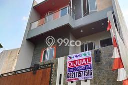 DIJUAL CEPAT! Rumah Premium di Cilangkap, Jakarta Timur, LT 82m² LB 179m² BISA KPR! DIJUAL CEPAT! Rumah Premium di Cilangkap, Jakarta Timur, LT 82m² LB 179m² BISA KPR!