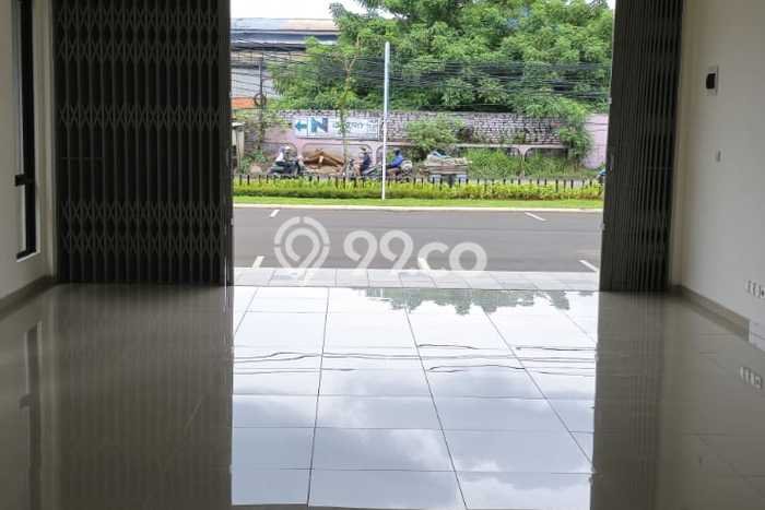 Disewakan Ruko komersial di Tangerang luas bangunan 185m2 Disewakan Ruko komersial di Tangerang luas bangunan 185m2