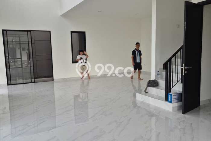 Disewakan! Rumah 3 Kamar Tidur &
3 Kamar Mandi di Pantai Indah Kapuk 2, Jakarta Utara Disewakan! Rumah 3 Kamar Tidur &
3 Kamar Mandi di Pantai Indah Kapuk 2, Jakarta Utara