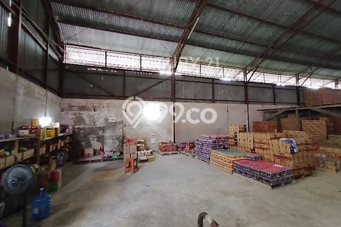 Gudang Area Strategis di Pontianak Barat, Luas 840m2m², Siap Usaha Gudang Area Strategis di Pontianak Barat, Luas 840m2m², Siap Usaha