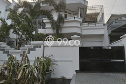 Rumah Elit Modern Tanpa Renovasi di Pondok Indah Jakarta Selatan Rumah Elit Modern Tanpa Renovasi di Pondok Indah Jakarta Selatan