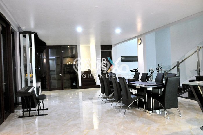 Rumah Elit Modern Tanpa Renovasi di Balearjosari Malang Rumah Elit Modern Tanpa Renovasi di Balearjosari Malang