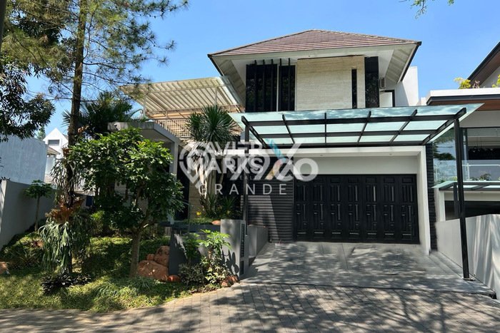 Rumah Elit Modern Tanpa Renovasi di Balearjosari Malang Rumah Elit Modern Tanpa Renovasi di Balearjosari Malang
