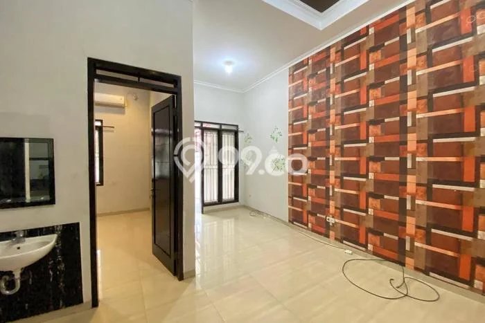 Disewakan! Rumah 2 Kamar Tidur &
2 Kamar Mandi di Mekar Wangi, Bandung Disewakan! Rumah 2 Kamar Tidur &
2 Kamar Mandi di Mekar Wangi, Bandung