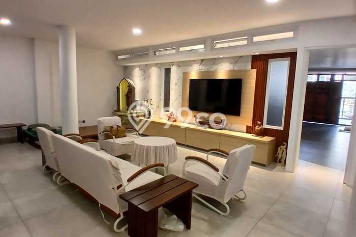 Rumah PREMIUM area Babakan Ciparay, Bandung, Luas 242m² LB 400m² KESEMPATAN TERBATAS! Rumah PREMIUM area Babakan Ciparay, Bandung, Luas 242m² LB 400m² KESEMPATAN TERBATAS!