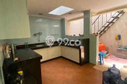 Rumah di Kelapa Gading, 4 KT, Akses Universitas, LT 132m² LB 264m² Rumah di Kelapa Gading, 4 KT, Akses Universitas, LT 132m² LB 264m²