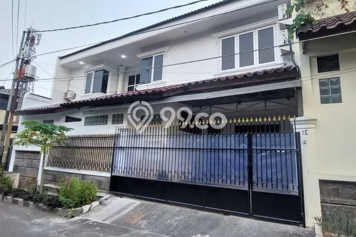 Ready to Use! Luxury House LT 105m2 Desain Modern di Kemanggisan Ready to Use! Luxury House LT 105m2 Desain Modern di Kemanggisan