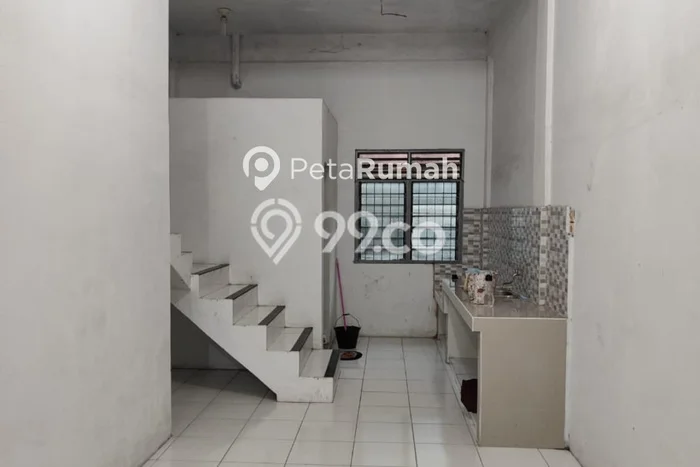 Lokasi strategis! Rumah siap pakai disewakan di Medan Johor LB 224m2 Lokasi strategis! Rumah siap pakai disewakan di Medan Johor LB 224m2